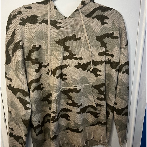 Ruby and Jenna camo hoodie sweater - Picture 1 of 6